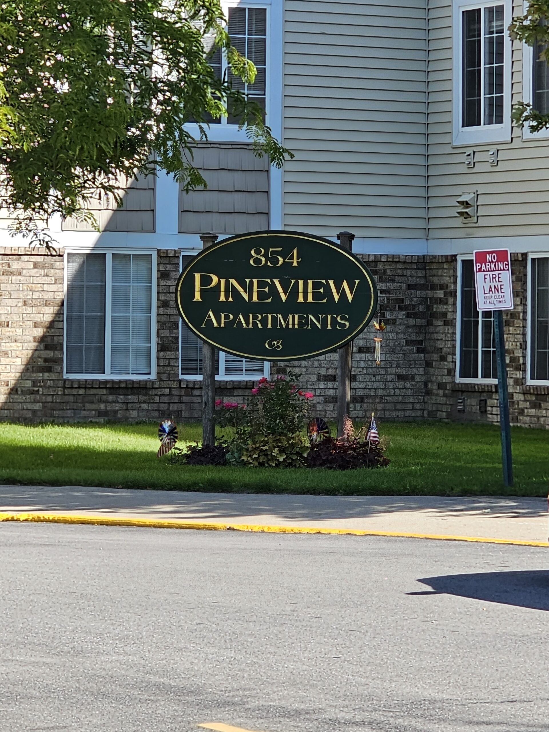 Pineview Apartments