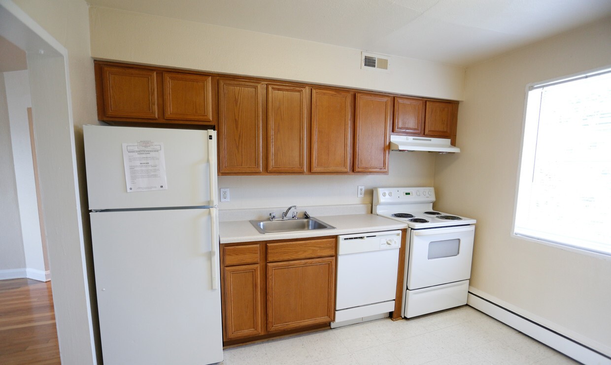 Admiral Pointe Apartments
